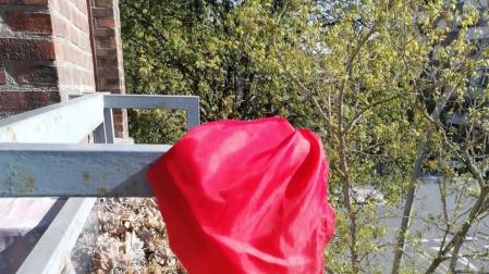 El pañuelo de San Fermín este sábado en todas las ventanas de Navarra. Esa es la idea con la que la capilla de San Fermín hace un llamamiento con motivo del cuarto peldaño de la escalera, este 4 de abril,