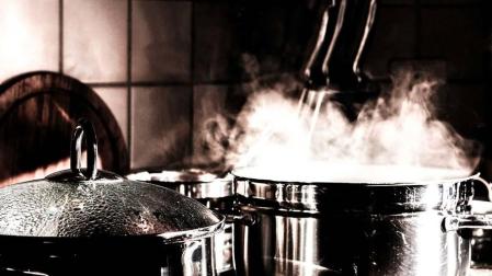 El chef que prepara callos solidarios