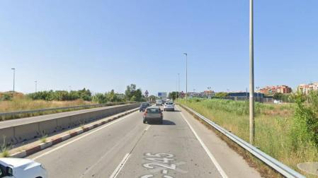 Tres muertos en un accidente entre dos camiones y un coche en Sant Boi de Llobregat