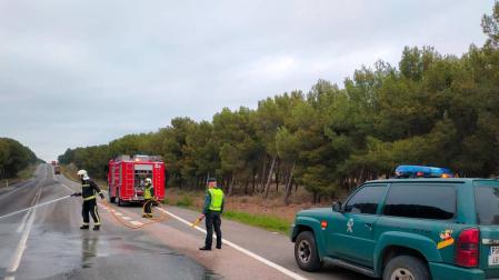 Un vertido de lodo-arena afecta a 200 metros de la carretera N-121