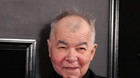 Muere con coronavirus John Prine, gran figura del folk y el country