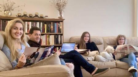 Los lectores de Diario de Navarra leen desde casa