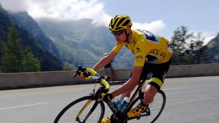 El tour baja su telón en los Campos Elíseos de París