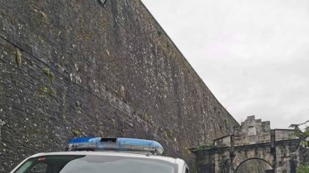 Denunciadas cinco personas en Pamplona por estar dentro de una furgoneta consumiendo alcohol