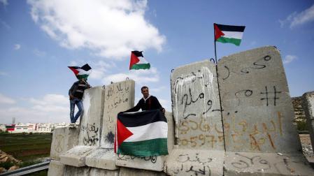 40 aniversario de la huelga general del 30 de marzo de 1976, convocada por la sociedad palestina en protesta por el continuo robo de sus tierras por parte de Israel. El Ejército asesinó a seis jóvenes palestinos con "ciudadanía israelí" en las manifestaciones.