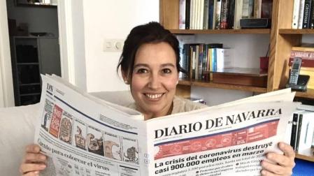 El mejor momento del día: café y periódico para desayunar