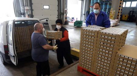 La Gota de Leche reparte alimento a 300 familias con niños