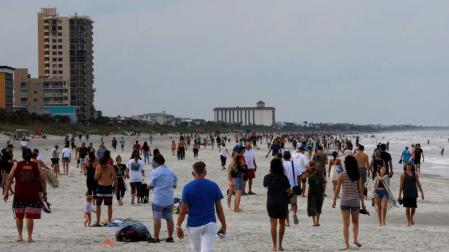 Reabren las playas en Florida pese al aumento de casos de coronavirus en EE UU