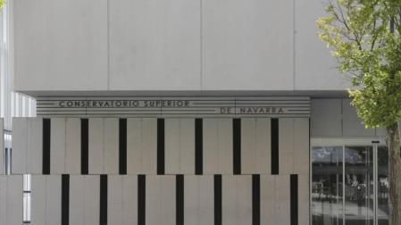 Entrada del Conservatorio Superior de Navarra.