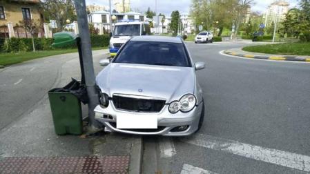 Denunciado en Pamplona tras chocar contra un árbol y dar positivo en drogas