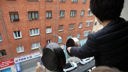 Expertos aplauden que los niños salgan a pasear, pero critican la gestión