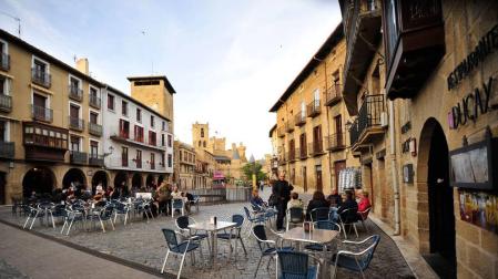 Imagen de archivo de la plaza Carlos III El Noble de Olite.
