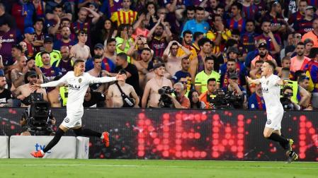 El Valencia rompe la racha del Barça y celebra el centenario con la Copa