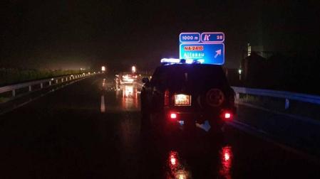 Herido leve tras salirse de la vía en la A10 en Urdiain