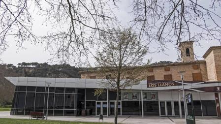 Espacio cultural Los Llanos, con la cafetería que se encuentra entre los espacios que han debido cerrar.