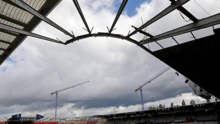 Las obras del estadio avanzan con la retirada de los asientos y las cubiertas