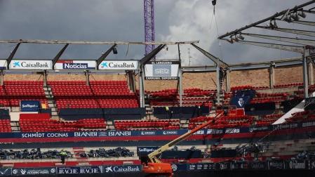 Las obras del estadio avanzan con la retirada de los asientos y las cubiertas