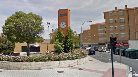 El Ayuntamiento de Pamplona se compromete a recuperar el reloj de la Txantrea