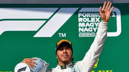 Hamilton, en el podio del último Gran Premio de Hungría en 2019.