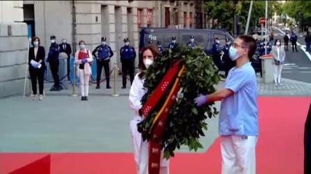 Vídeo: Madrid rinde homenaje a los 'héroes' que luchan contra el Covid-19 en su comunidad