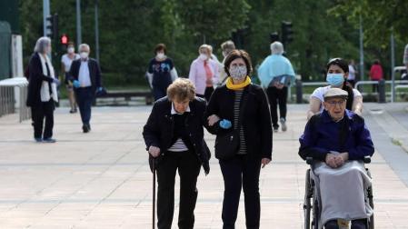 Imágenes de la jornada del 2 de mayo, en la que los navarros pueden salir a la calle a pasear y hacer deporte entre las 6 y las 10 de la mañana, y las 20 y las 23 de la noche.
