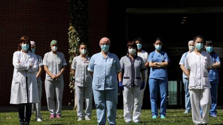Chivite ha encabezado una concentración que ha tenido lugar ante el Palacio de Navarra, mientras que los sanitarios se han congregado en el exterior del Complejo Hospitalario de Navarra