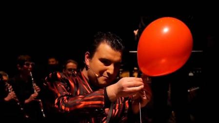 El mago Hodei ofrecerá un taller y un show virtual para todos los públicos que se podrá seguir por dos enlaces durante varios días.
