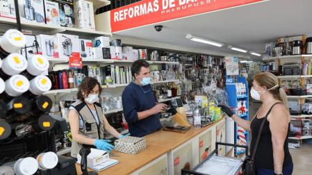 Imagen que presentaba la Ferretería José Antonio de Barañáin al mediodía de este lunes.