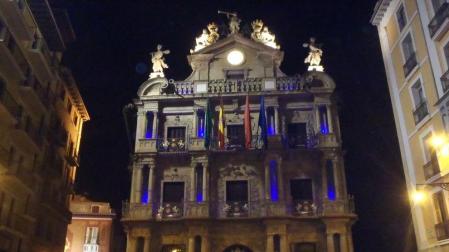 La fachada del Ayuntamiento se ilumina de azul por la diabetes