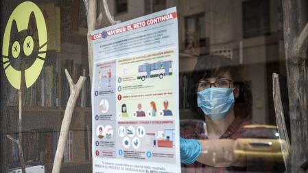Salud distribuye carteles para prevenir el coronavirus en comercios y hostelería