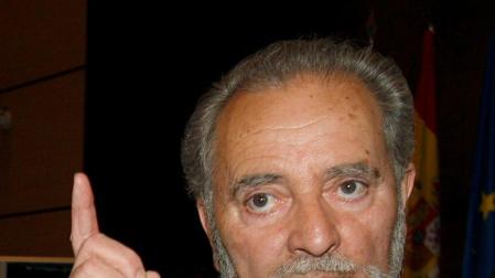 Julio Anguita, ingresado en el hospital de Salamanca por dolencias card&iacute;acas