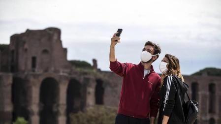 Italia reduce sus nuevos contagios a niveles de marzo y piensa en el verano