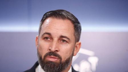 El presidente de VOX, Santiago Abascal, en una rueda de prensa en el Congreso de los Diputados.