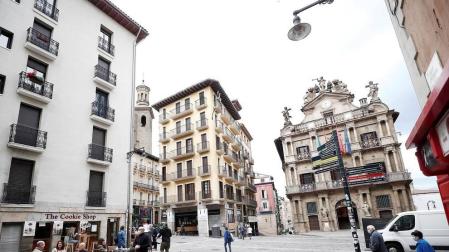 Este lunes, Navarra ha entrado en la fase 1 de la desescalada y numerosos comercios y terrazas de toda la Comunidad foral han reabierto sus puertas.