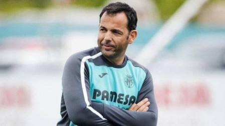 El exrojillo Javier Calleja, dirige un entrenamiento anterior del Villarreal.