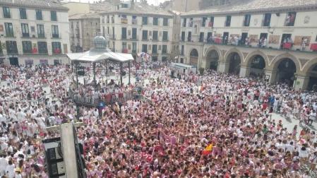 La AECC prende el cohete de fiestas de Tudela: "¡Viva Tudela! ¡Viva Navarra! ¡Viva Santa Ana!"