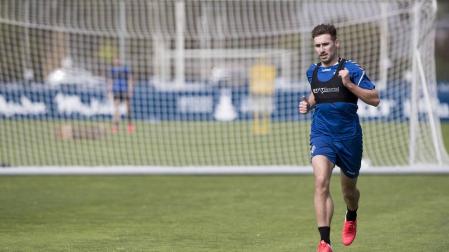 Jon Moncayola, trabajando en solitario en la jornada de ayer martes en las instalaciones de Tajonar.