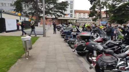 Vídeo del homenaje de motoristas a los sanitarios navarros (I)