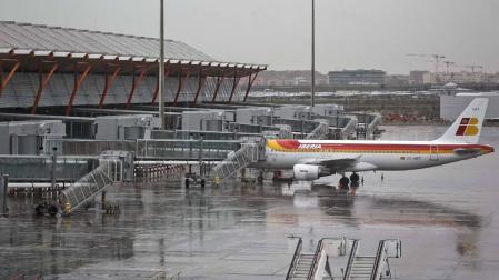 Se busca al dueño de un avión abandonado en el aeropuerto de Barajas