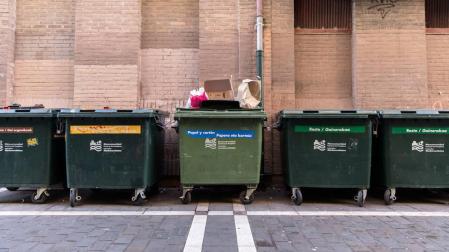 Cada navarro ha depositado este año 23 kilos de envases y 41 de papel y cartón