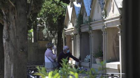 El respeto se palpa de nuevo en el cementerio de San José