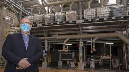 Álvaro Redondo, director general de Kersia en España y Portugal, en la planta de Estella.