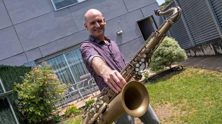 La agenda online de Estella sigue tras estrenarse con el saxo de Fernando Sánchez