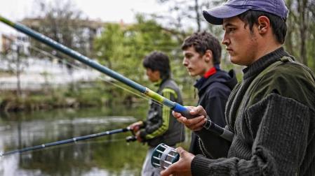 La pesca en Tierra Estella pierde la mitad de socios en una década