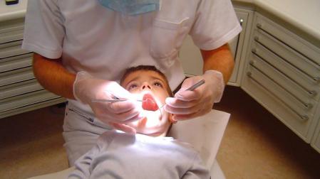 Vinculan el estrés materno crónico con la caries en los hijos