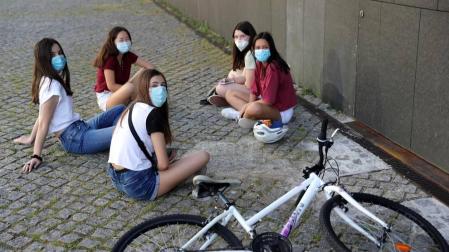 El primer día de obligatoriedad de su uso coincidió con una jornada veraniega de 30 grados