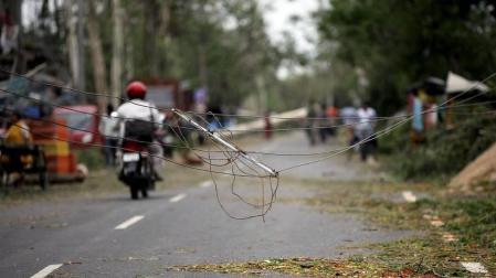 Destrucción y casi un centenar de víctimas mortales tras el paso del ciclón por la zona.