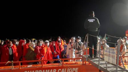 Llegan a Motril los 65 inmigrantes rescatados en cinco pateras en Alborán