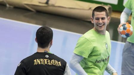 Antonio Bazán, 'estandarte' del Helvetia, renueva su compromiso