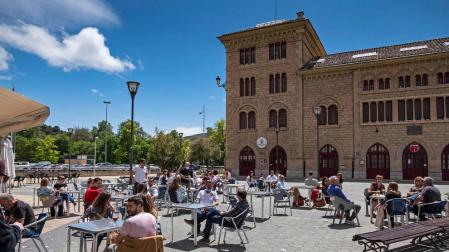 Un día sin fiesta con el color de pañuelos rojos en Estella